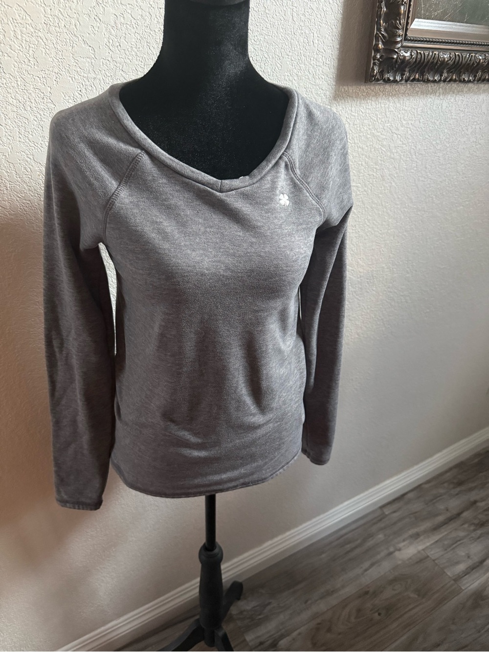 Lucky Brand Women's Gray V-Neck Pullover Sweatshirt